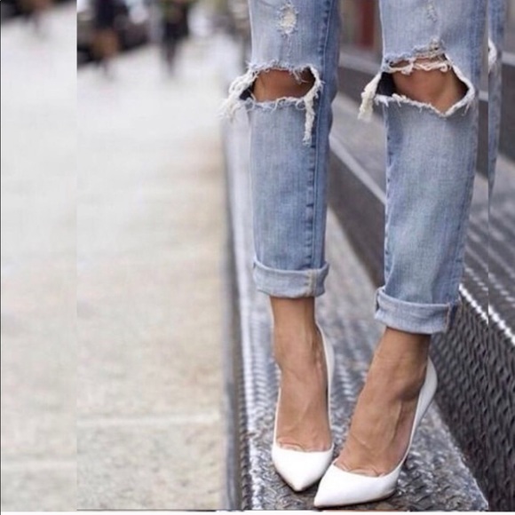 Re-stock “ Selina” white pumps - Picture 3 of 5